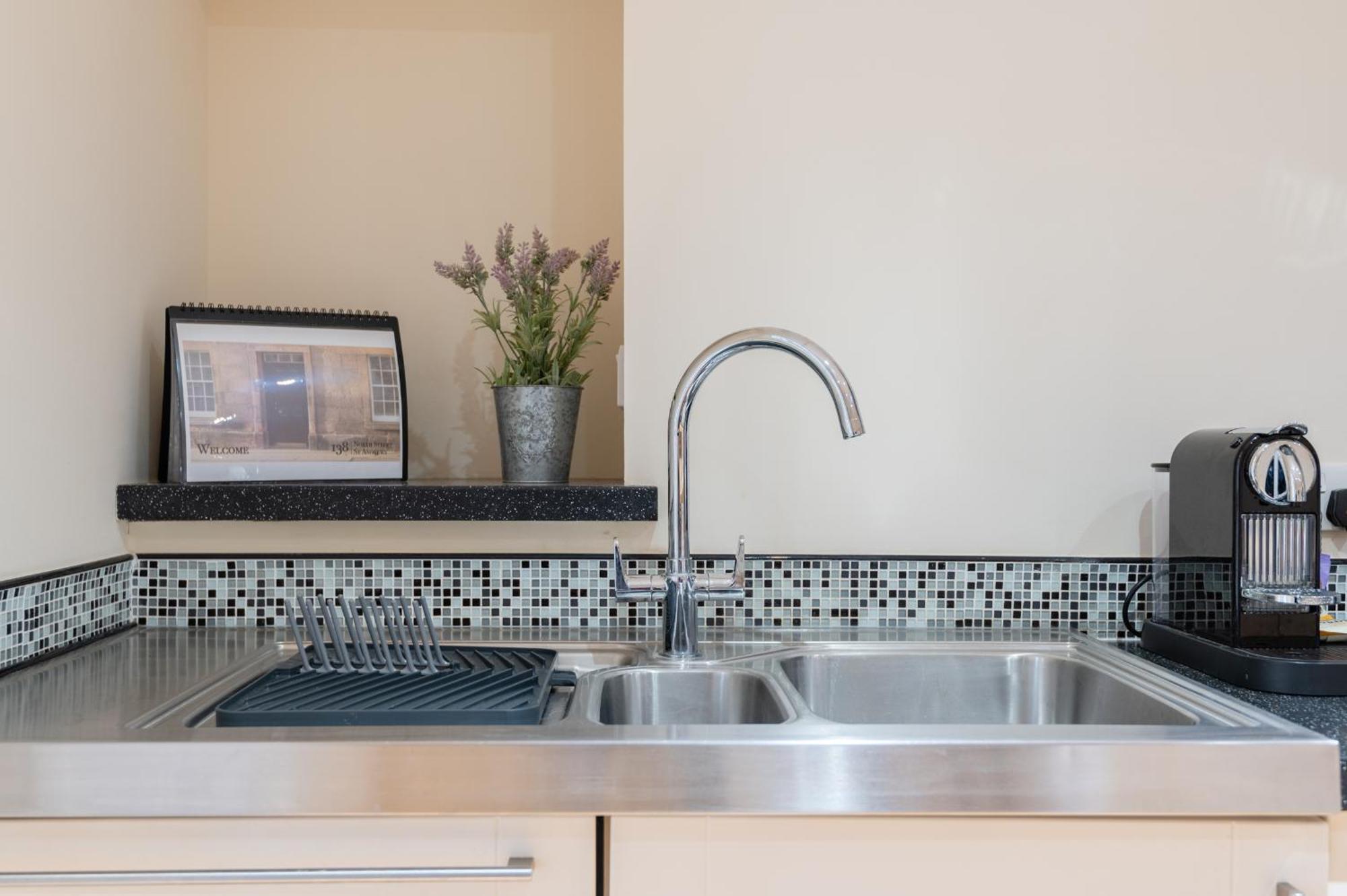 138 North Street - Luxury 2 Bed 2 Bath With Secret Garden, Summerhouse, Putting Green St. Andrews Exterior foto